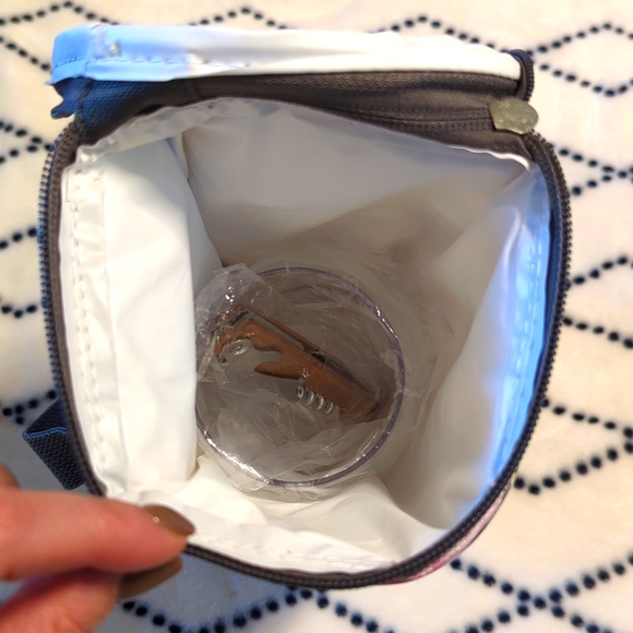 Portable Wine Cooler Set with Glasses and Wine Opener NEW! - Picture 4 of 4